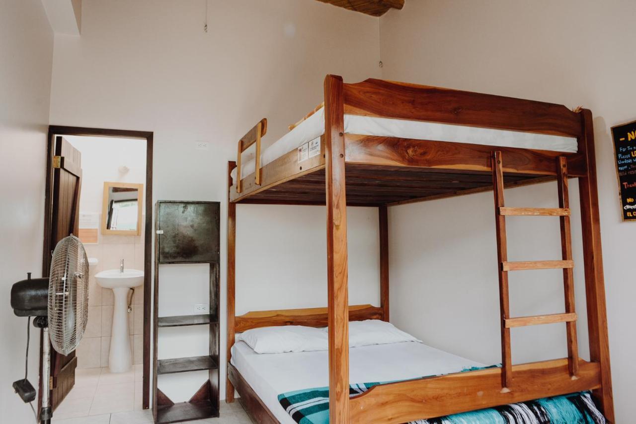 Esperanto Bed & Breakfast Surf Hostel Montanita Bagian luar foto